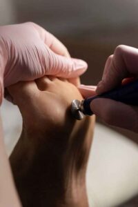 پدیکور تخصصی در دریاچه چیتگر: معرفی مرکز پدیکور آرین اسداوف